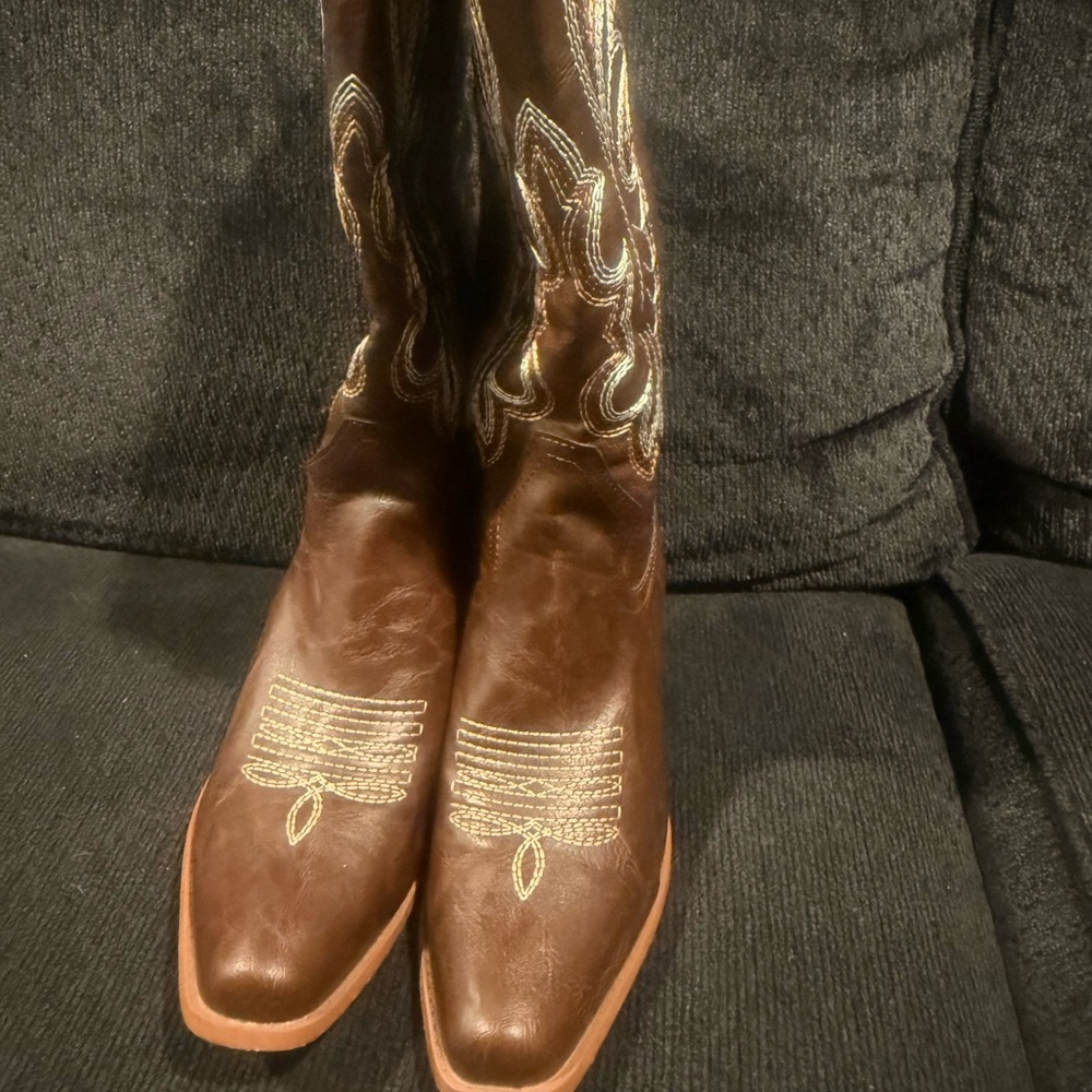 Brown Embroidered Women's Cowboy Boots